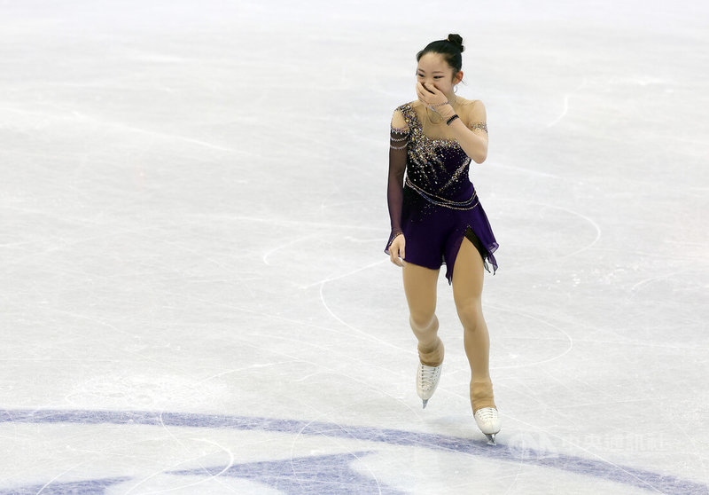 台灣花滑女子新星蔡玉鳳28日晚間在2024年世界青年花式滑冰錦標賽青女短曲項目登場，展現苦練多時成果並拿下56.30分，在完成演出後難掩開心激動情緒。中央社記者張新偉攝　113年2月28日