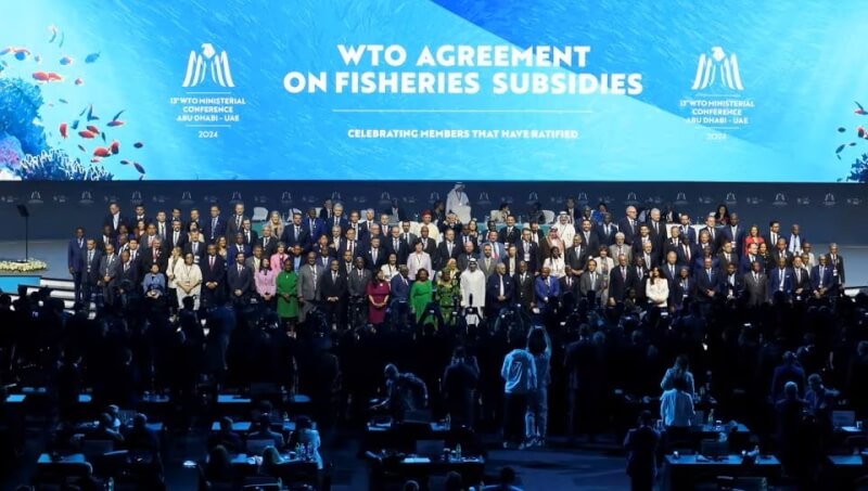 26日WTO部長會議各國出席代表合影。（路透社）