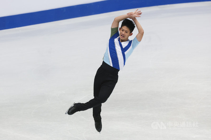 2024世界青年花式滑冰錦標賽29日在台北小巨蛋展開男子個人短曲賽程,台灣好手李宇翔以賽季新高的66.53分確定晉級長曲項目,暫居第13名。中央社記者張新偉攝 113年2月29日