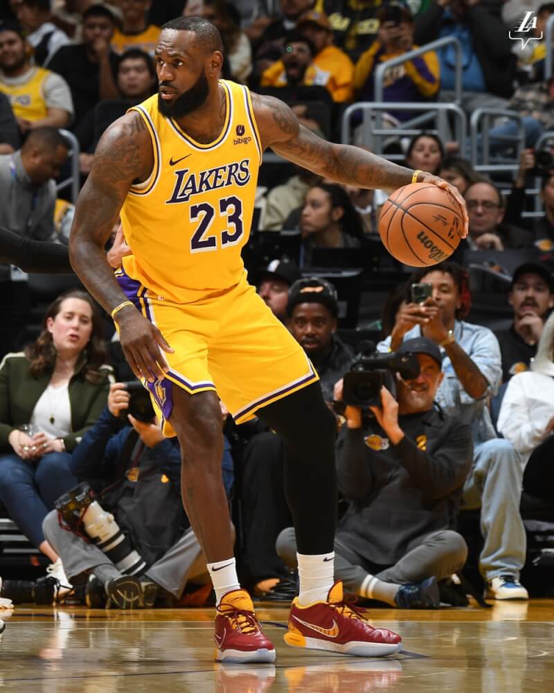 NBA湖人球星詹姆斯1日迎戰巫師，全場攻下31分、9助攻。（圖取自twitter.com/Lakers）