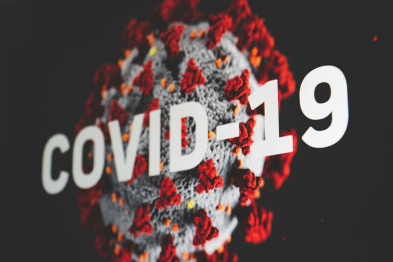 國內上週新增2例兒童COVID-19死亡病例，是時隔10個月來有兒童染COVID-19死亡。（示意圖／圖取自Unsplash圖庫）