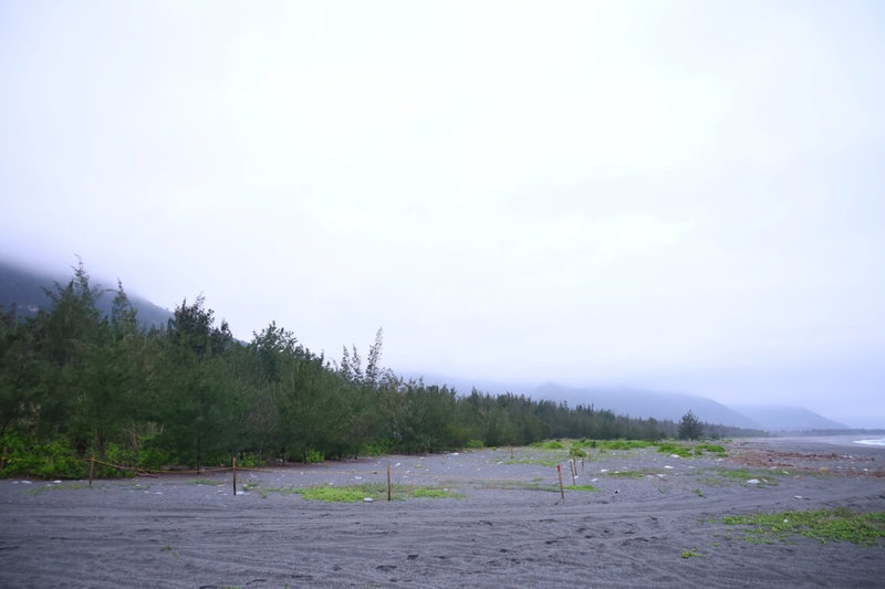 陸軍花東防衛指揮部擬在花蓮縣新城鄉康樂村海灘規劃靶場,但未以正式公文方式通知,鄉公所直到日前才知道將進行步槍射擊訓練,除引起反彈,地方也憂心地點鄰近七星潭風景區,若常態性實施訓練,恐影響觀光。(新城鄉公所提供)中央社記者張祈傳真 113年3月6日