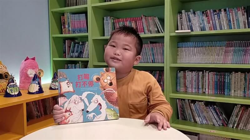 台灣偏鄉兒童教育基金會近日以頒發獎金方式鼓勵學生閱讀並錄製讀書心得影片,其中嘉義縣沄水國小2年級學生賴慶樟的影片最受歡迎。(台灣偏鄉兒童教育基金會提供)中央社記者蔡智明傳真 113年3月6日