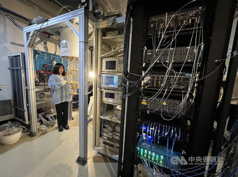 中央研究院1月29日發表台灣自製「5位元超導量子電腦」。（中央社檔案照片）