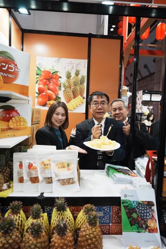 2024東京國際食品展（FOODEX JAPAN 2024）5日開展，台南市長黃偉哲（中）出席，力推台南逾80種優質產品。（台南市政府提供）中央社記者張榮祥台南傳真 113年3月6日