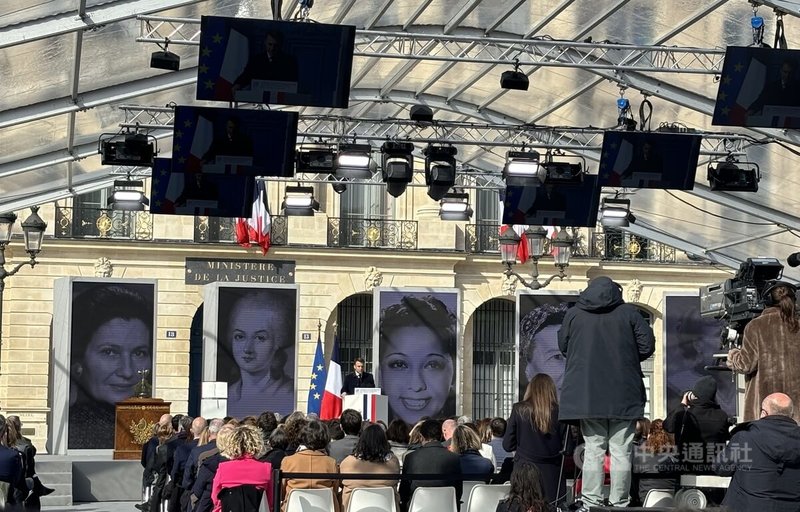 法国总统马克宏致词时表示，希望推动自愿终止妊娠的权利保障写入欧盟的基本权利宪章，并将为女性权利继续抗争，致词获得现场掌声。中央社记者曾婷瑄巴黎摄  113年3月9日