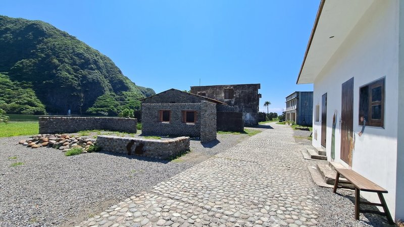 「古聚落軍事生態島–龜山島文化地景形塑工程」榮獲第11屆台灣景觀大獎風景遊憩類佳作肯定,整體工程活化島上舊聚落,融合自然景觀與人文歷史。(東北角及宜蘭海岸國家風景區管理處提供)中央社記者黃旭昇新北市傳真 113年3月9日