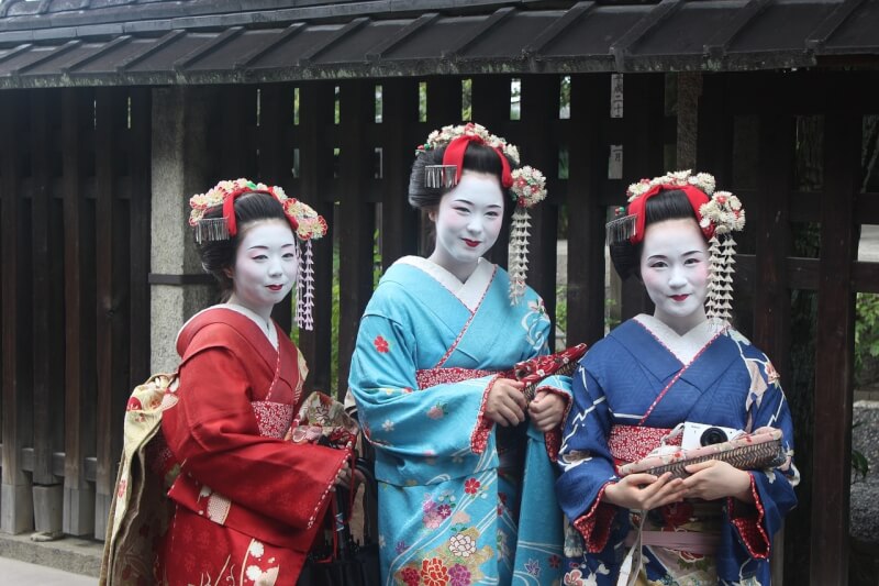 日本藝妓時常遭旅客包圍拍照騷擾，京都祇園町將禁止遊客進入當地私人小巷。（示意圖／圖取自Pixabay圖庫）