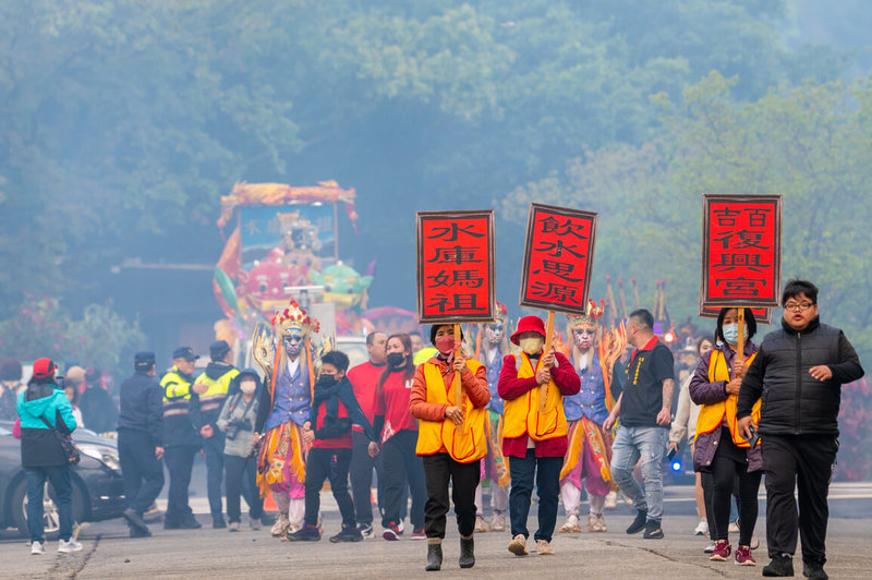 石門水庫12日舉辦年度水上媽祖遶境祈福活動，今年增加在大溪復興宮至壩區西碼頭間環湖公路進行陸域遶境。（桃市府提供）中央社記者葉臻傳真  113年3月12日