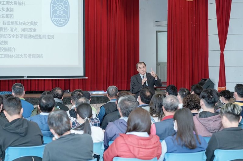 高雄市有3365家業者申請未登記工廠納管，高雄市政府2024年將成立輔導團隊到廠提供免費諮詢，除加快各階段審件進度，也持續舉辦各式說明會，協助業者了解未登記工廠合法化辦理程序，提供工廠改善方向。（高雄市經發局提供）中央社記者林巧璉傳真  113年3月13日