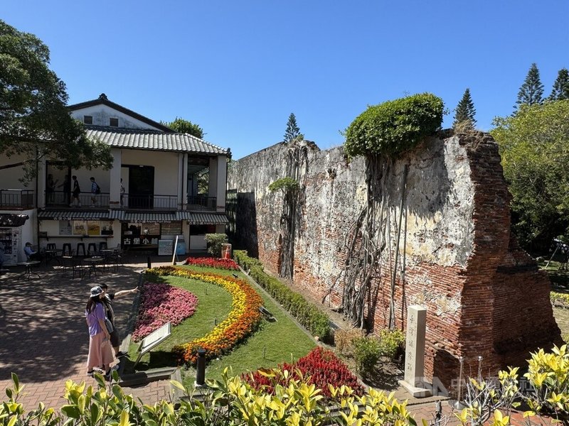 荷蘭東印度公司1624年在安平興建堡壘要塞，1628年改名為熱蘭遮城，作為在東亞貿易轉運重地及防禦前線，400年後雖僅遺留巨大牆面，仍見證台南古城地位。中央社記者張榮祥台南攝 113年3月16日
