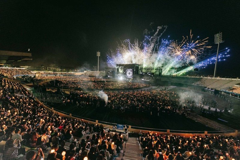 乐团「告五人」重返家乡宜兰，在宜兰运动公园体育场举办「宇宙超有趣」演唱会，16日晚间首场吸引2万歌迷到场共襄盛举。（相信音乐提供）中央社记者王心妤传真  113年3月16日