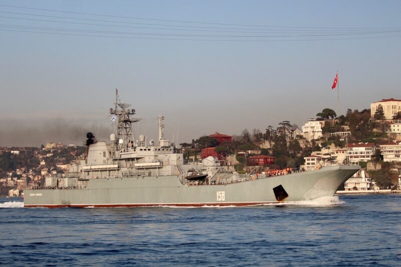 圖為俄羅斯大型登陸艦凱薩庫尼科夫號，在今年2月遭烏克蘭擊沉。（路透社）
