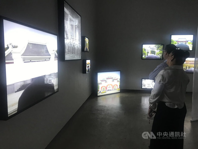 泰国曼谷金汤普森艺术中心3月21日到6月5日举办新一季的特展「游牧」（Nomadic），台湾艺术家曹良宾以影像记录在台湾前身为日本神社的忠烈祠。中央社记者吕欣憓曼谷摄  113年3月21日