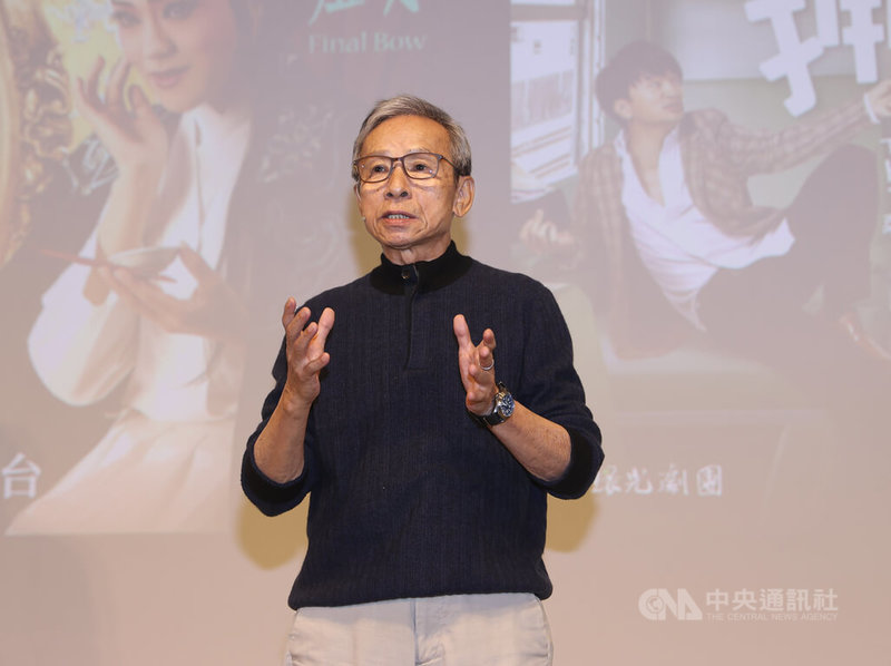 綠光劇團與明華園總團21日舉行策略聯盟記者會,合作推出「押解」、「散戲」雙戲套票,綠光創藝董事長吳念真與明華園總團當家台柱孫翠鳳首度同台;吳念真(圖)說,難得能和孫翠鳳距離那麼近,「她應該比我更忙,每場戲都有她」,開心有機會互相認識鼓舞。中央社記者謝佳璋攝 113年3月21日
