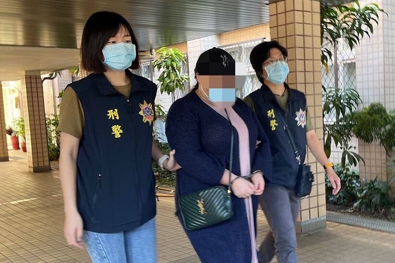 航空警察局刑警大隊表示，安檢大隊與關務署台北關日前在遠雄自貿港快遞貨物專區執行X光儀檢勤務，發現一批以蝶豆花等零食名義進口貨物有異，並在包裝內發現第二級毒品大麻花，立即成立專案小組，陸續在新北市逮捕2嫌，依法送辦。（航空警察局提供）中央社記者吳睿騏桃園機場傳真  113年3月21日