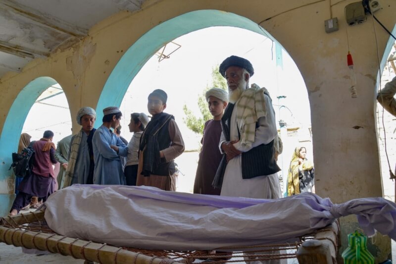 阿富汗南部坎達哈市21日發生自殺炸彈攻擊案，當局表示有3人死亡，醫院消息人士則說有20人喪命。（法新社）