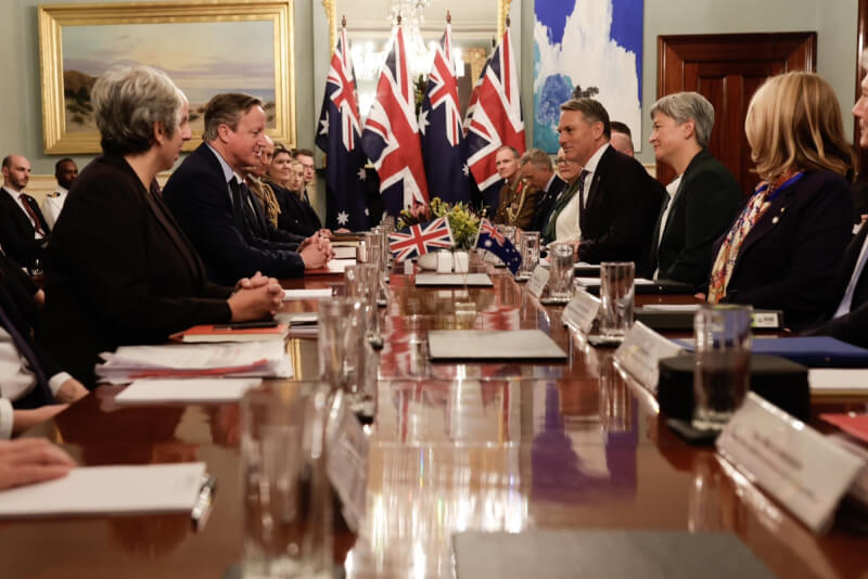 圖為英國、澳洲22日展開外交、國防部長會談。（圖取自twitter.com/RichardMarlesMP）