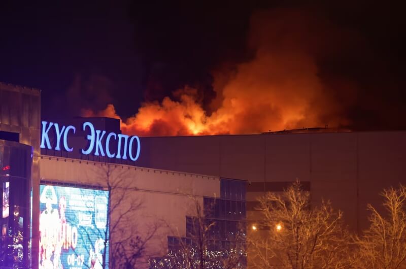 莫斯科外郊的一場搖滾演唱會22日發生恐攻事件，音樂廳場面混亂，至少造成40人喪生和100多人受傷。（路透社）