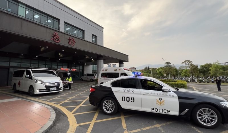 陽明交通大學附設醫院表示，一名女騎士日前在宜蘭縣壯圍鄉發生車禍導致嚴重頭部外傷，經救治後意識仍無進步、無自主呼吸，家屬表達她認同器捐理念，23日順利完成器官捐贈摘除手術並送往北部各地醫院，遺愛人間。（陽明交通大學附設醫院提供）中央社記者沈如峰宜蘭縣傳真  113年3月23日