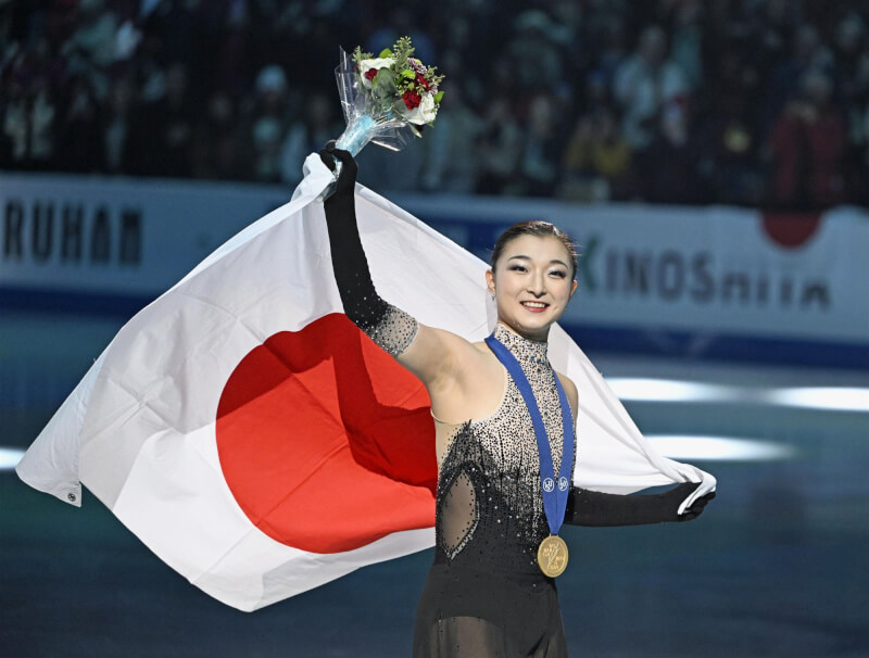 日本花滑女將坂本花織22日在加拿大蒙特婁憑著長曲出色表現，勇奪世界花式滑冰錦標賽冠軍。（共同社）