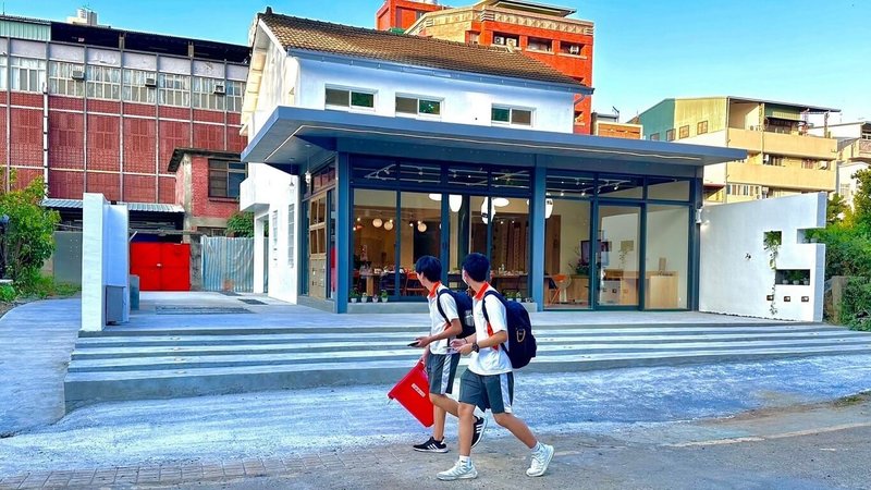 國立中興大學附屬台中高級農業職業學校為活化閒置的舊校長宿舍,拆除破損圍牆與內部隔間,讓空間視野扣合校園周邊場域,舊宿舍化身為跨領域綜合應用的空間。(教育部提供)中央社記者許秩維傳真 113年3月24日