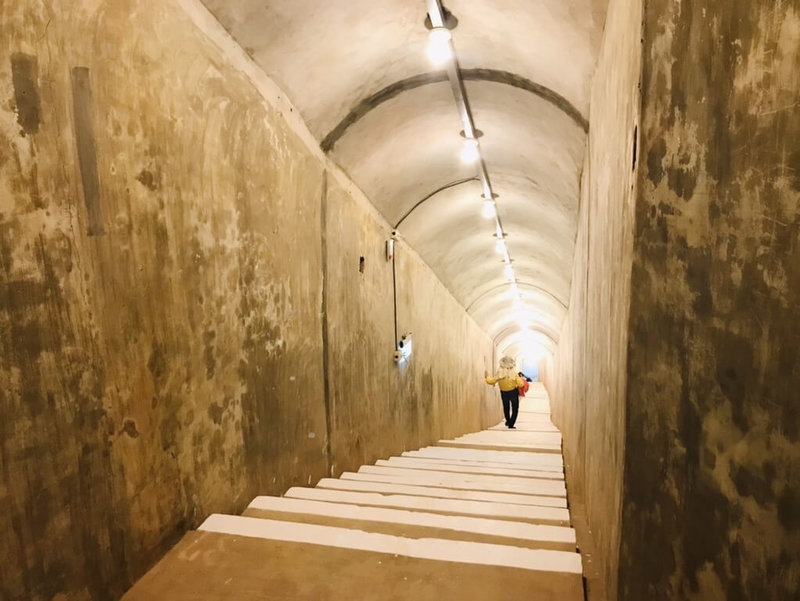 澎湖觀光旅遊季即將登場,觀光署澎湖國家風景區管理處表示,「西嶼東臺軍事史蹟園區」是當地最具戰地史蹟的代表景點,其中地下坑道長達137階,為園區亮點之一。(澎湖國家風景區管理處提供)中央社 113年3月26日