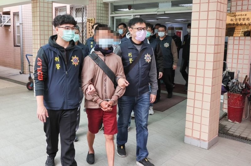 4名泰國蒙族人組成販毒集團,因覬覦走私毒品高獲利報酬,以旅遊名義參加旅行團來台,航警局陸續在桃機等地將4人及台灣接貨的黃姓主嫌逮捕,近日依違反毒品危害防制條例罪嫌起訴。(航空警察局提供)中央社記者吳睿騏桃園機場傳真 113年3月27日