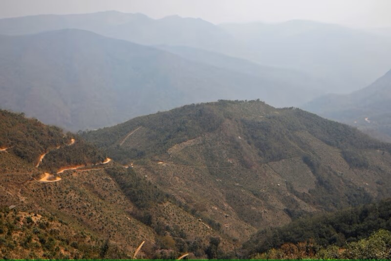 圖為印度東北部靠近印緬邊境的山路。（路透社）