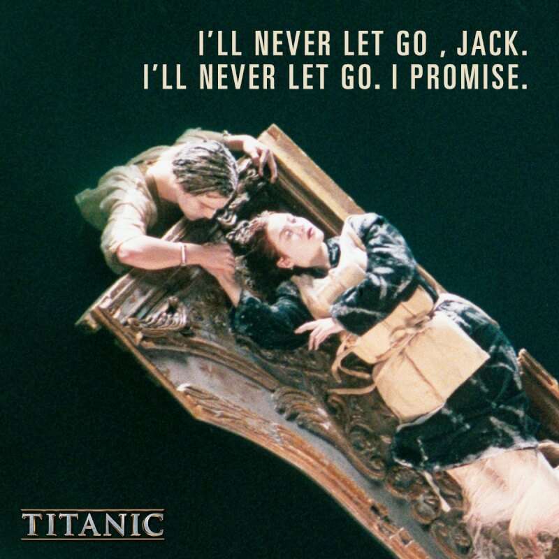 圖為電影「鐵達尼號」中李奧納多狄卡皮歐（左）和凱特溫絲蕾（右）沉船後藉門板漂浮場景。（圖取自twitter.com/TitanicMovie）