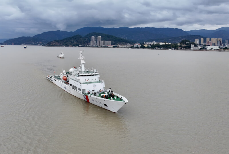 圖為3月1日福建海事部門在閩江口聯合巡航。（中新社）