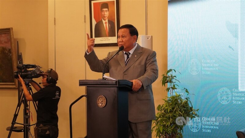 印尼總統當選人普拉伯沃（前）。（中央社檔案照片）