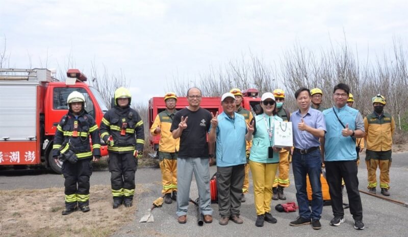 農業部林業及自然保育署屏東分署為因應全球氣候變遷所造成的自然災害，31日與澎湖縣政府消防局進行離島森林火災聯合演練，以提升森林火災的應變能力。（林業保育署屏東分署提供）中央社 113年3月31日