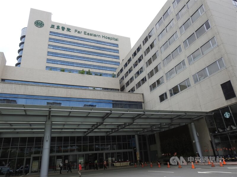 圖為新北市板橋區亞東醫院。（中央社檔案照片）