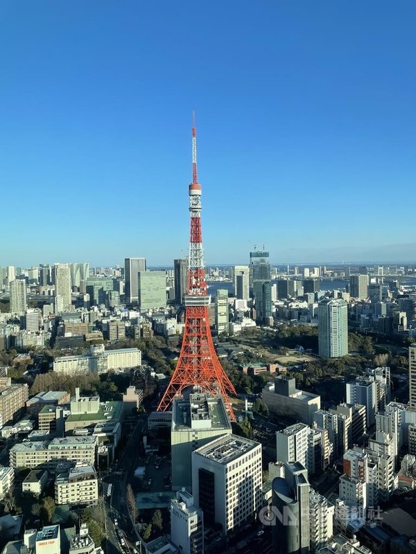 位於日本東京都心的「麻布台之丘」2023年11月揭幕後，33樓的免費觀景台因為可俯瞰東京鐵塔與東京市中心景觀，被許多台灣人列為訪日新景點，但從4月18日起需要消費才能觀景。中央社記者戴雅真東京攝 113年4月1日