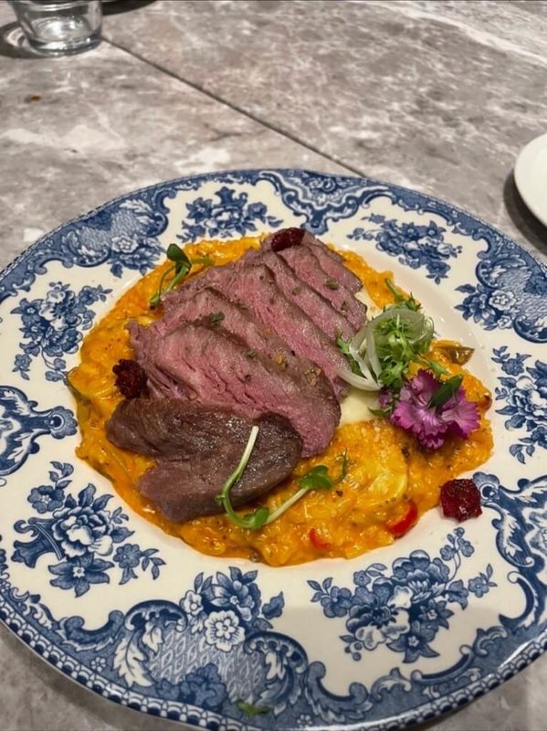 台中市疑爆食物中毒事件，民進黨台中市議員林祈烽接獲投訴指出，民眾3月31日晚間與親友到西屯區今鶴義式餐酒館用餐，有2人點用牛肉燉飯後，出現上吐下瀉症狀，其中1人住院治療中。食安處表示，已責令4月4日前限期改善，並採集環境及食餘檢體送驗。（林祈烽提供）中央社記者郝雪卿傳真  113年4月2日