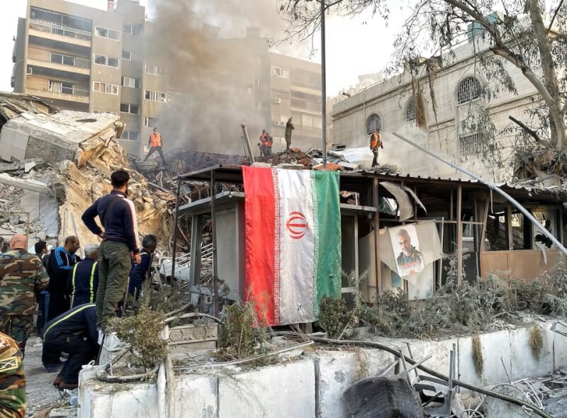 以色列1日空襲伊朗駐敘利亞首都大馬士革大使館旁建築，造成8人喪命。（路透社）