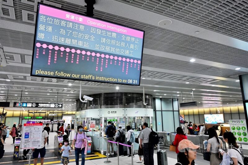 台灣東部3日上午發生地震，機場捷運也受影響。中央社記者吳睿騏桃園攝 113年4月3日