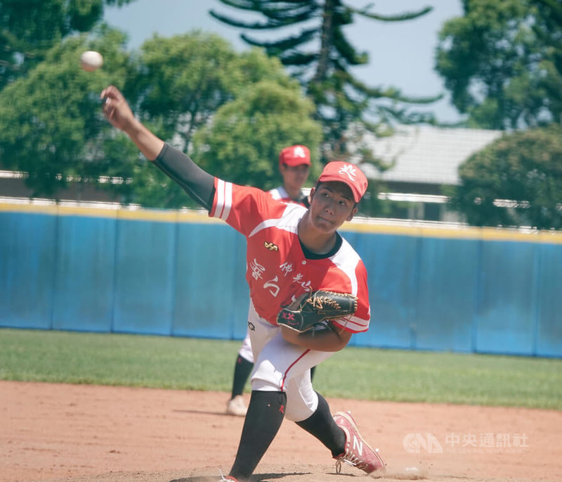 2024年U18東岸聯盟棒球錦標賽普門中學3日與美和中學在台東體中棒球場交手，普門派出投手巴亞勝古歷來拿魯吉安（簡稱巴亞勝）（圖）先發，總計投3.1局被敲4支安打，投出1次三振、3次四死球保送無失分，普門以3比0獲勝。中央社記者謝靜雯攝  113年4月3日