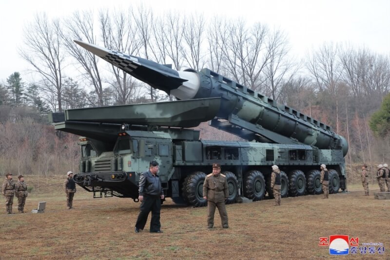 北韩中央通信社3日表示新型中远程极音速飞弹2日试射成功。（图取自北韩中央通信社网页kcna.kp）