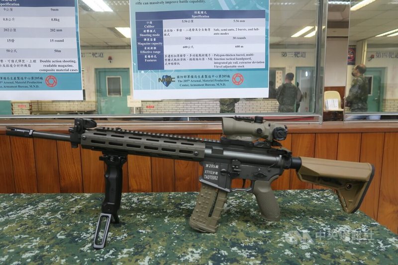 國軍新一代戰鬥步槍為T112戰鬥步槍，採用5.56公厘口徑。中央社記者吳書緯攝 113年4月6日