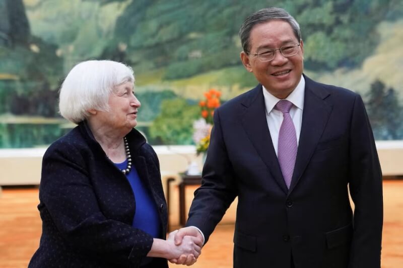 美國財政部長葉倫（左）7日在北京與中國國務院總理李強（右）會談。（路透社）