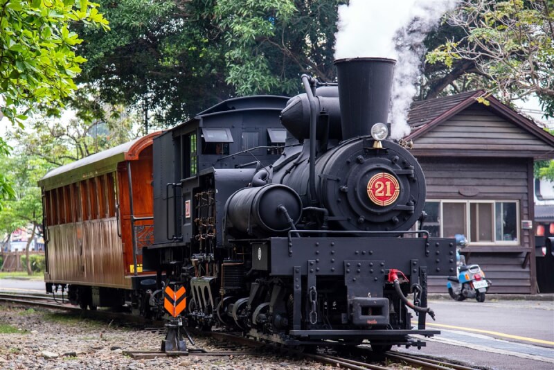 圖為國寶級阿里山林鐵21號蒸汽火車。（阿里山林鐵及文資處提供）