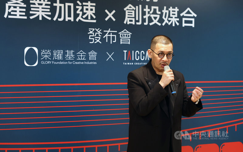 為加速台灣音樂劇場產業化發展,文化內容策進院與榮耀基金會合作,串聯文化內容產業共同推出音樂劇創投媒合平台「讀劇匯」,文策院董事長蔡嘉駿(圖)9日出席發布記者會致詞。中央社記者趙世勳攝 113年4月9日