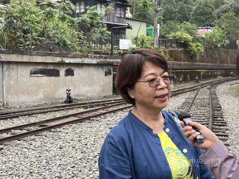 花蓮強震，嘉義縣阿里山震度也有4級，阿里山林業鐵路及文化資產管理處處長黃妙修受訪表示，火車遇震度3級慢駛，5級停駛，強震當天，山區軌道比平常多巡視1次，確認行車安全無虞。中央社記者楊淑閔攝  113年4月10日