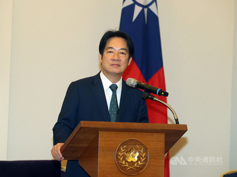 副總統暨總統當選人賴清德(圖)11日上午在總統府接見「美國智庫2049計畫研究所」訪問團時表示,他與副總統當選人蕭美琴未來會致力於台灣的安全、兩岸的穩定以及印太的和平。中央社記者郭日曉攝 113年4月11日