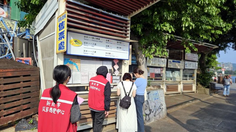 新北市交通局在嚴格審核順風航業改善計畫書後,12日晚間宣布「淡水-八里」航線13日起復航,但不得使用日前擱淺船隻。圖為順風渡船購票處。(新北市交通局提供)中央社記者黃旭昇新北市傳真 113年4月12日