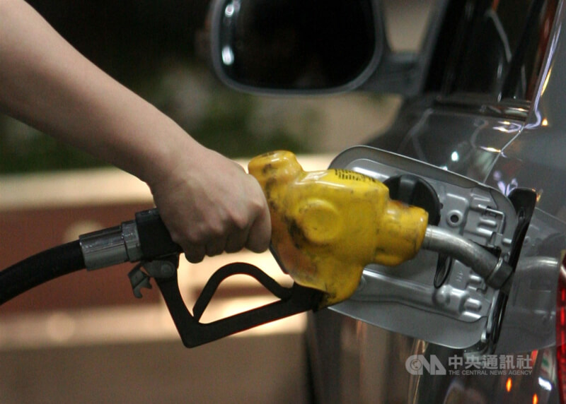 台灣中油公司14日表示，15日凌晨零時起，汽、柴油價格皆不予調整。（中央社檔案照片）