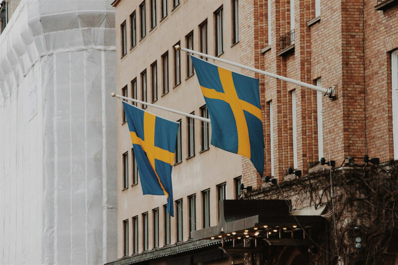 瑞典社會重視兒少福祉，關於兒少性剝削案件是最難接受的犯行之一。圖為瑞典國旗。（圖取自Unsplash圖庫）