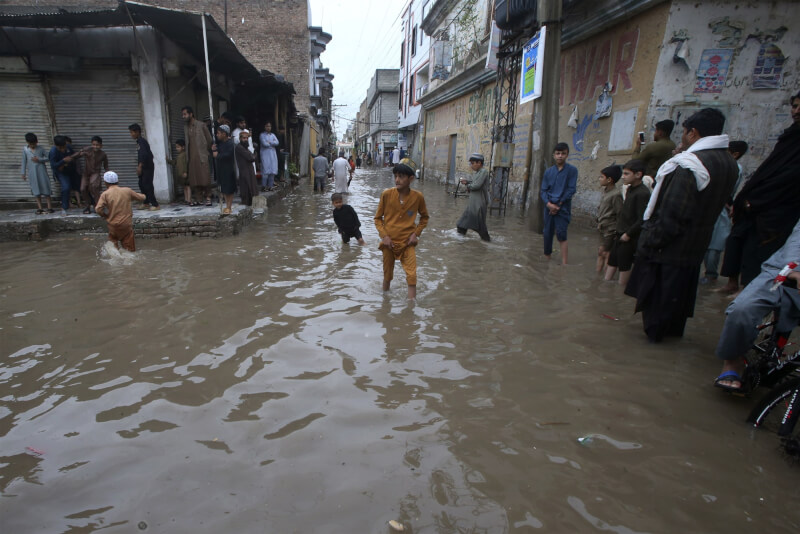 巴基斯坦12日到15日降下大雨，引發暴洪。（美聯社）